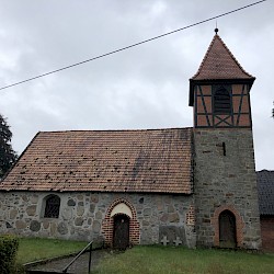 Kirche bei Rastplatz